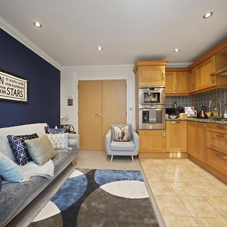 Super Funky Spire View Cottage - Free Gated Parking - Ultra Wifi Canterbury Eksteriør billede