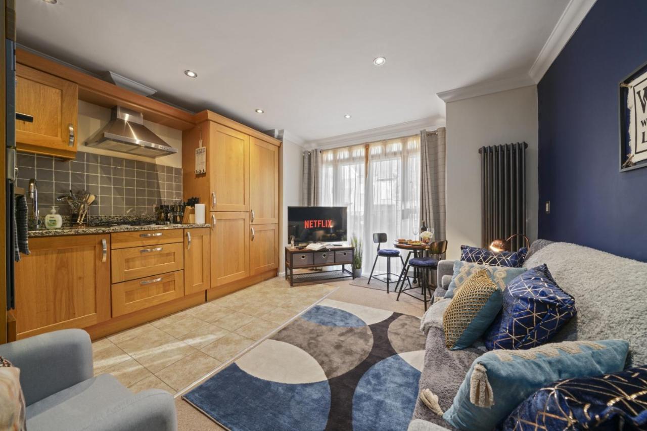 Super Funky Spire View Cottage - Free Gated Parking - Ultra Wifi Canterbury Eksteriør billede