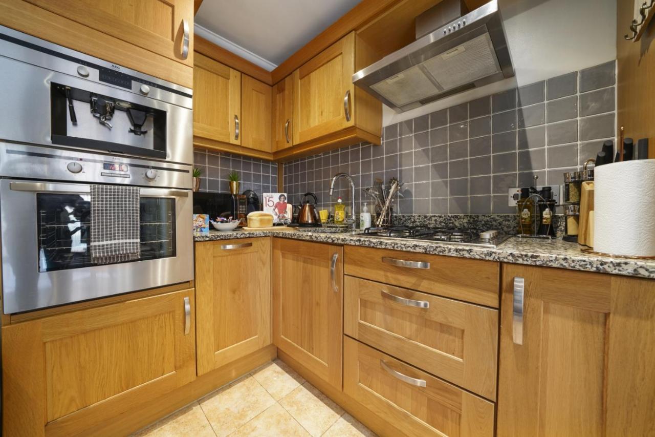 Super Funky Spire View Cottage - Free Gated Parking - Ultra Wifi Canterbury Eksteriør billede