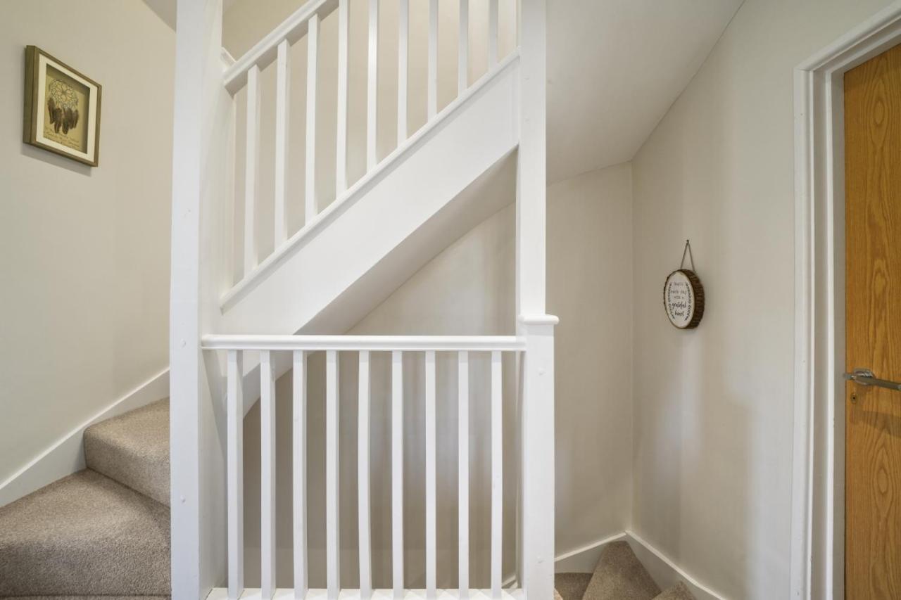 Super Funky Spire View Cottage - Free Gated Parking - Ultra Wifi Canterbury Eksteriør billede