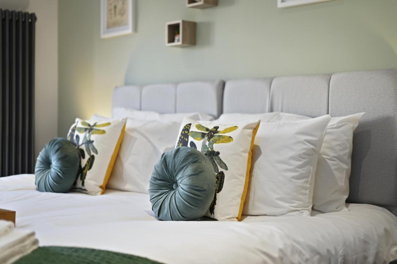 Super Funky Spire View Cottage - Free Gated Parking - Ultra Wifi Canterbury Eksteriør billede